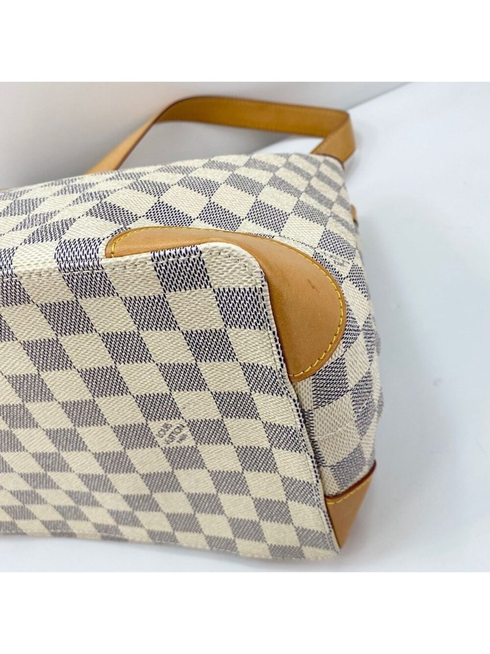 Louis Vuitton Tote Hampstead PM - Picture 8 of 10